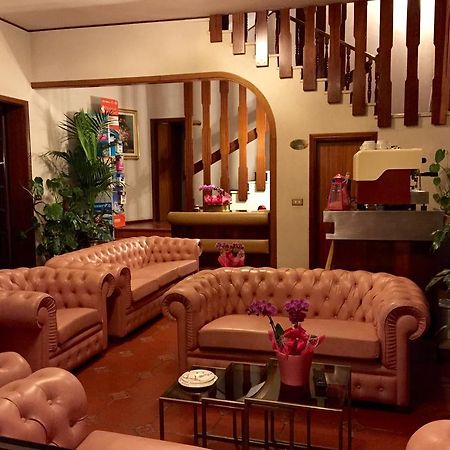 Meuble Lariana Hotel Белариа-Игеа Марина Екстериор снимка