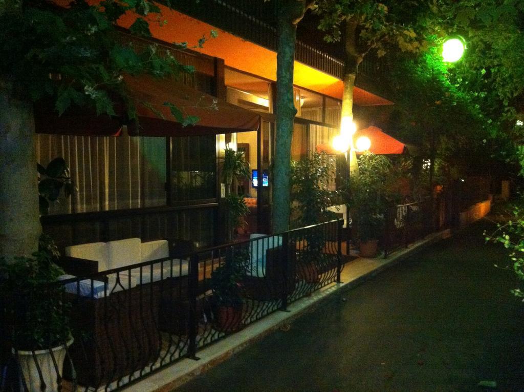 Meuble Lariana Hotel Белариа-Игеа Марина Екстериор снимка