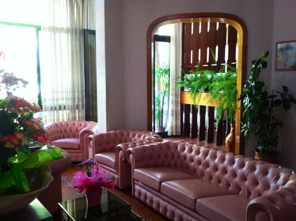 Meuble Lariana Hotel Белариа-Игеа Марина Екстериор снимка
