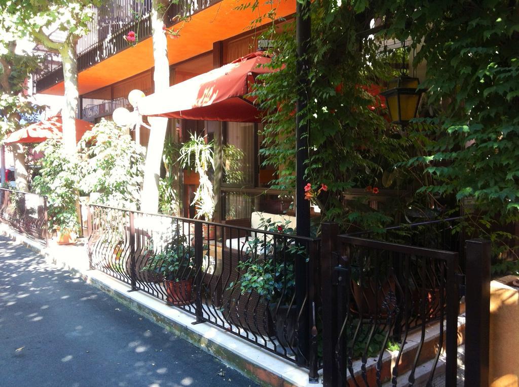 Meuble Lariana Hotel Белариа-Игеа Марина Екстериор снимка