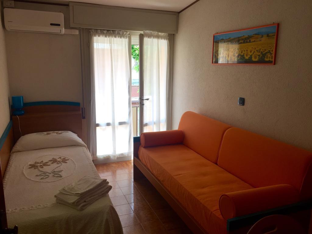 Meuble Lariana Hotel Белариа-Игеа Марина Екстериор снимка