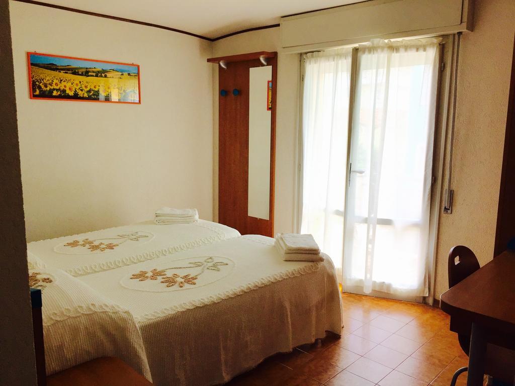 Meuble Lariana Hotel Белариа-Игеа Марина Екстериор снимка