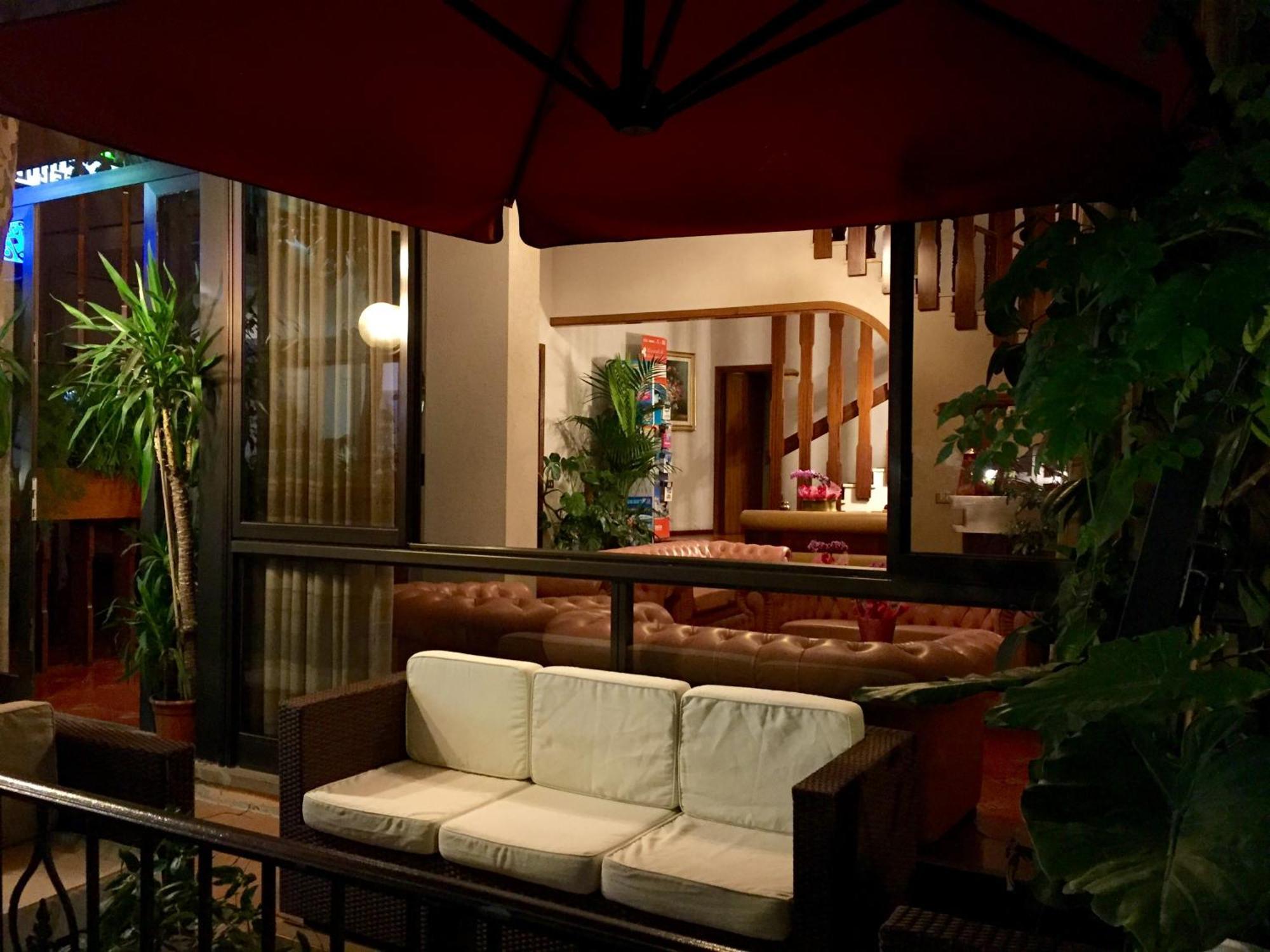 Meuble Lariana Hotel Белариа-Игеа Марина Екстериор снимка