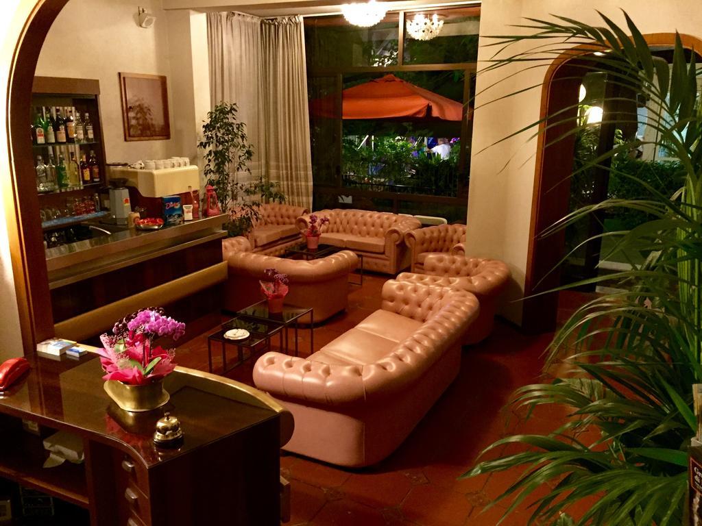Meuble Lariana Hotel Белариа-Игеа Марина Екстериор снимка